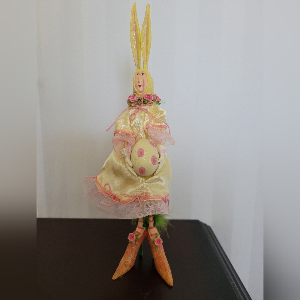 Bunny statue decor for Easter